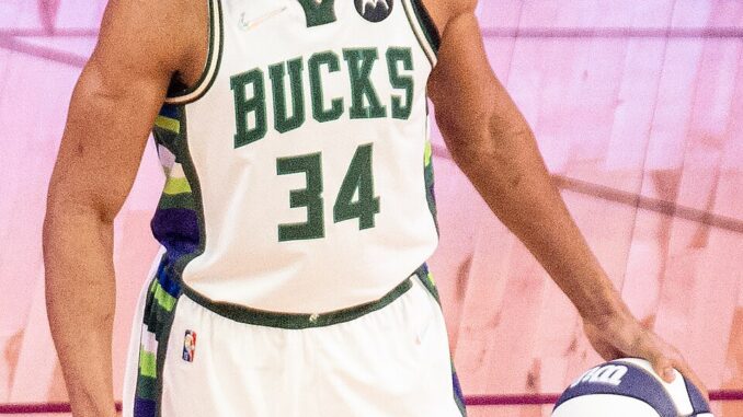 Giannis_Antetokounmpo_(51915153421)_(cropped)